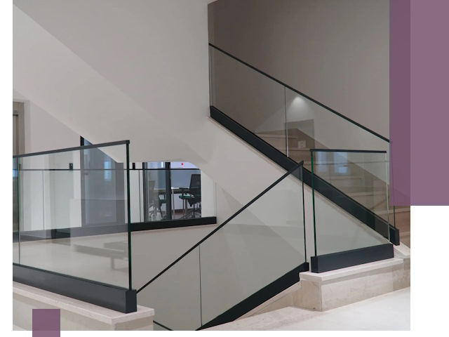 Стеклянные перила премиум-класса с установкой в Магадане