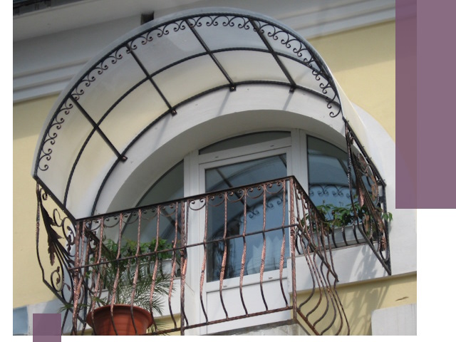 Козырьки над балконом в Магадане — изготовление и монтаж