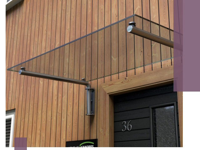 Стеклянные козырьки на входы и фасады в Магадане