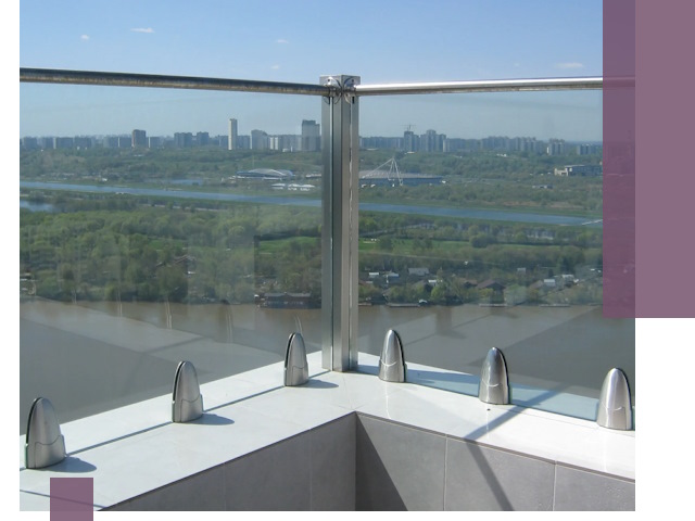 Стеклянные парапеты премиум класса в Магадане для домов и бизнесов